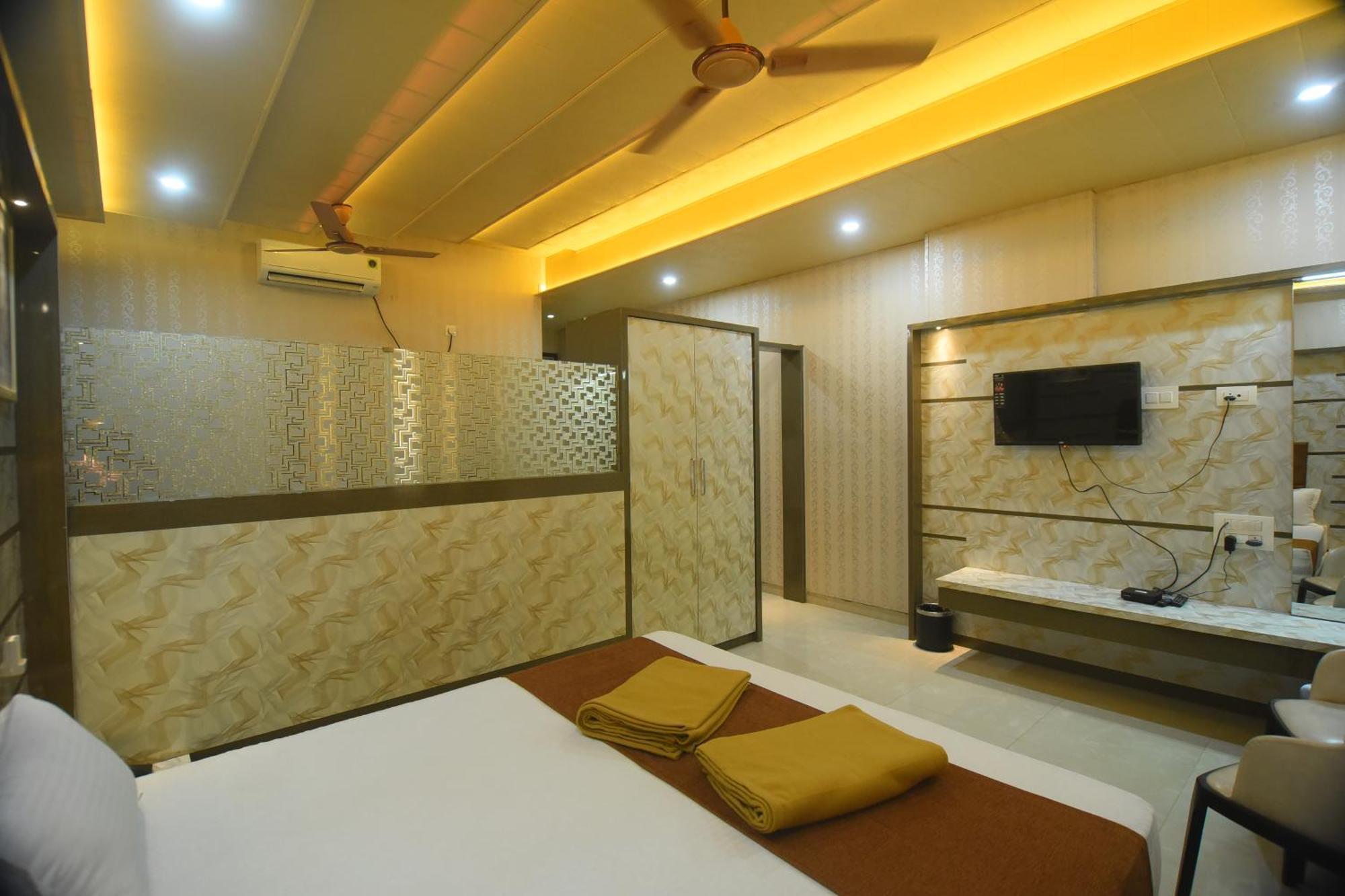 Hotel R Empire Revtree Davanagere Exterior foto