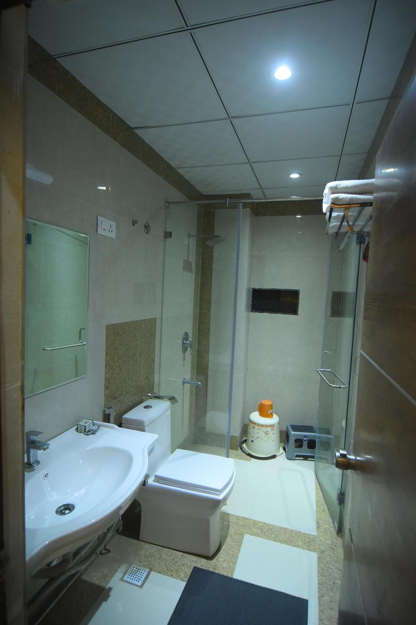 Hotel R Empire Revtree Davanagere Exterior foto