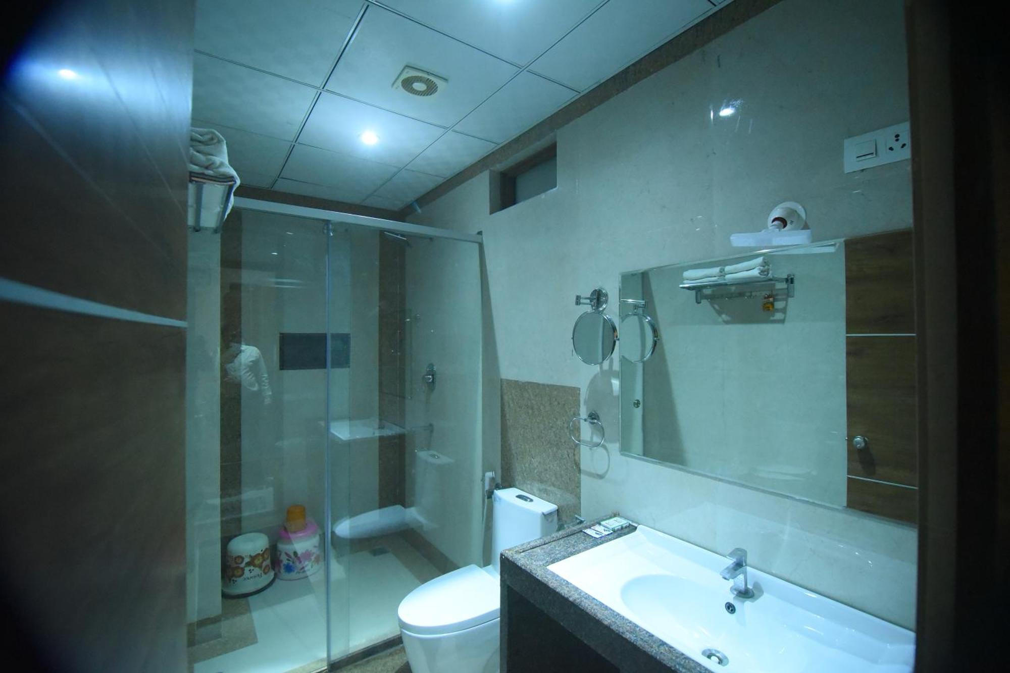 Hotel R Empire Revtree Davanagere Exterior foto